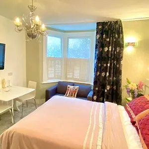 modern-and-cosy-studio-flat.cambridgehotelsuk.com/